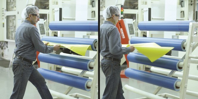 3M Cushion-Mount Pro Serisi bandın manşondan çıkarılmasının daha kolay olduğunu gösteren yan yana resimler