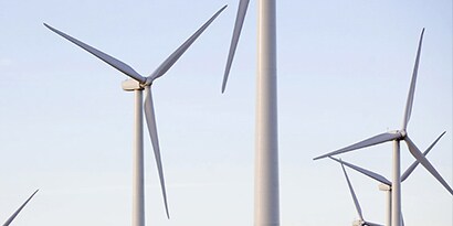 Kırsal elektrik hatlarının kuş bakışı görünümü
